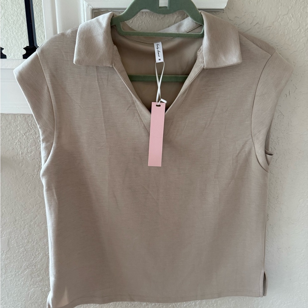 NWT Beige V-Neck Two piece tennis outfit - Picture 4 of 7